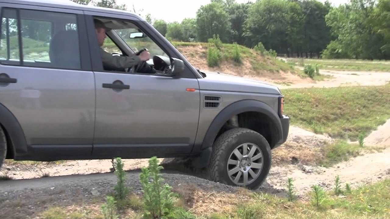 Snowy's Discovery 3 axle-twister @ Eastwell Manor  by '4x4 Solutions'