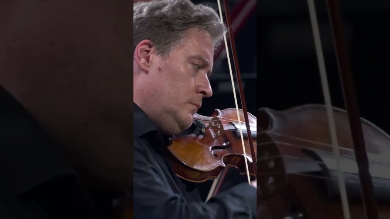 Krist&oacute;f Bar&aacute;ti plays Paganini: Violin Concerto No. 2 in B Minor, Op. 7: III. Rondo, 'La Campanella'