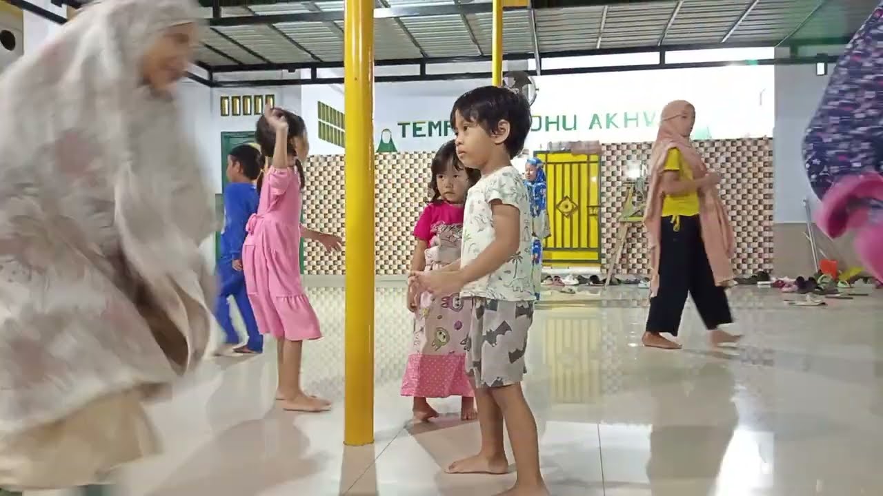 Suasana di Masjid Selesai Taraweh 🤗 