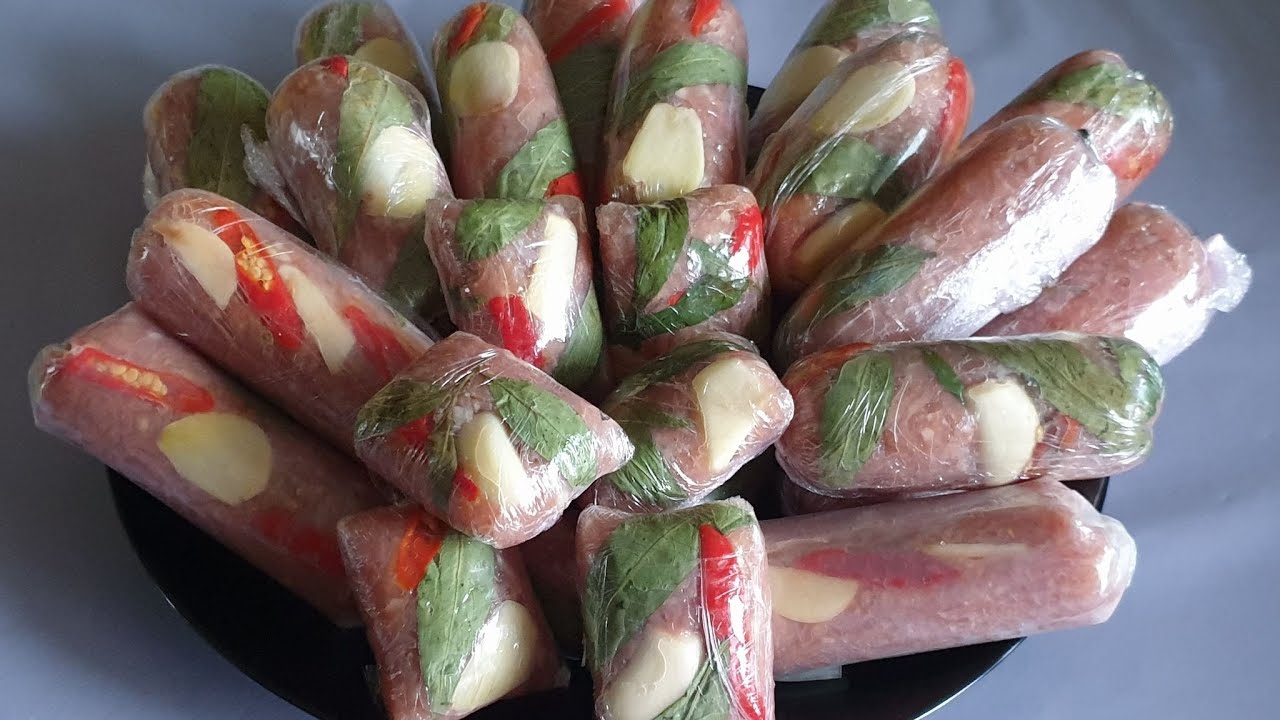 SOM MOO recipe- ua NQAIJ QAUB noj- Recette de NEM CHUA viande fermenté 