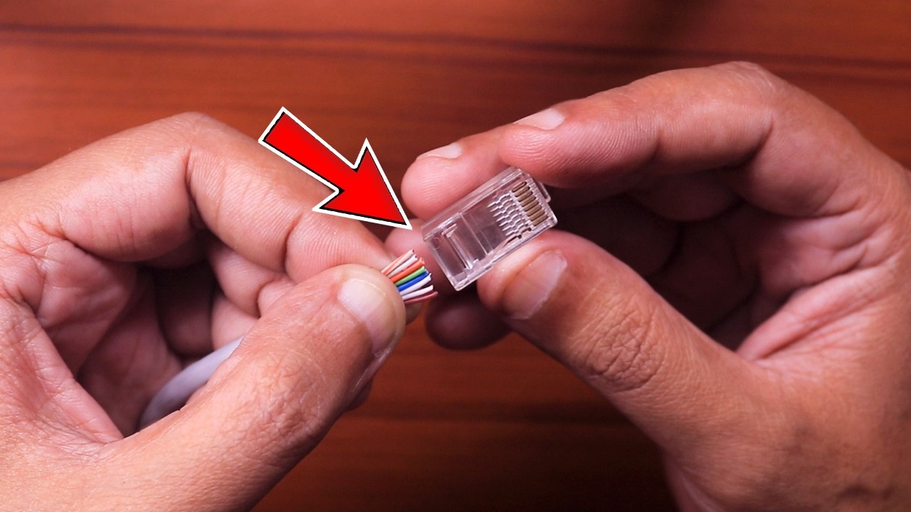 Connect the Internet connector using a regular screwdriver ! Rj45 connector without crimping tool