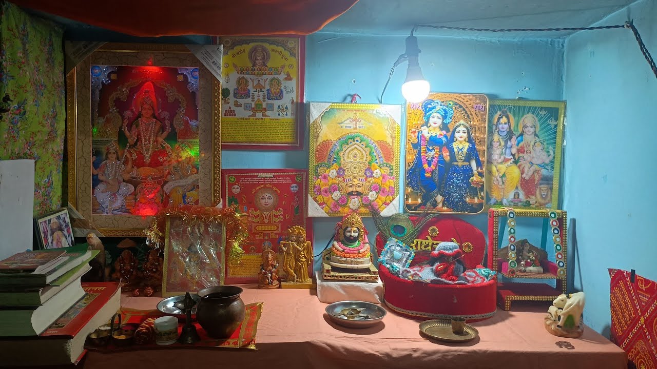 Hmare Ghar ka tour .#### 2 room tour...#####pooja room####my room###