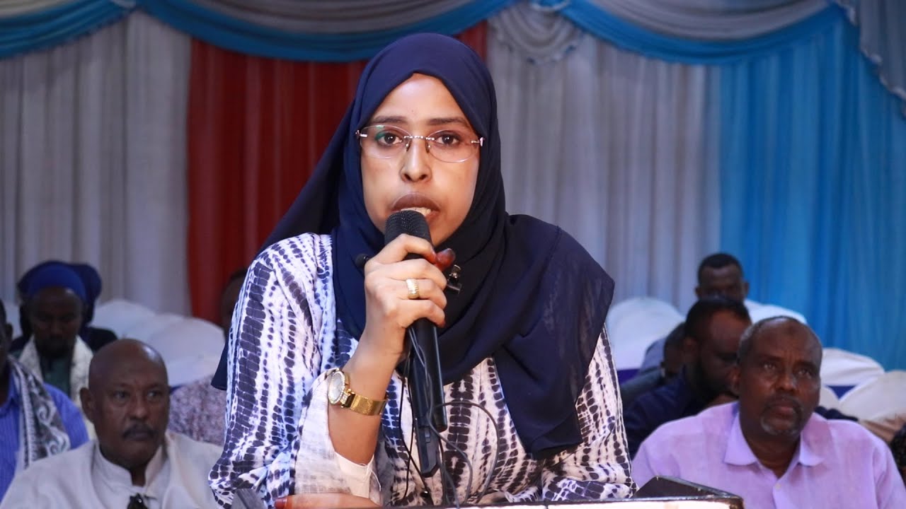 Xildhibaan Aamina Maxamed “  Farmaajo kama yeelayno in difaaco Fahad Yaasiin ”