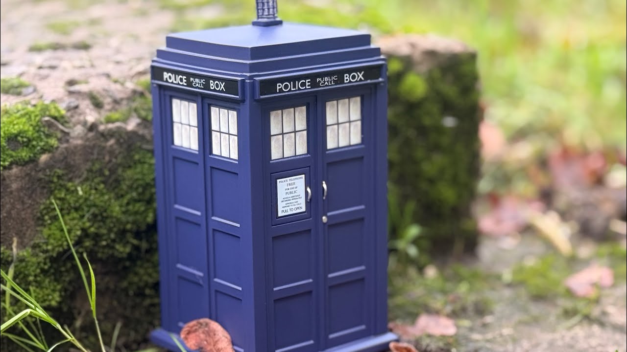 Коллекция оболочек ТАРДИС Доктора Кто 11: ТАРДИС 9-го и 10-го Докторов (из мастер-реплик)