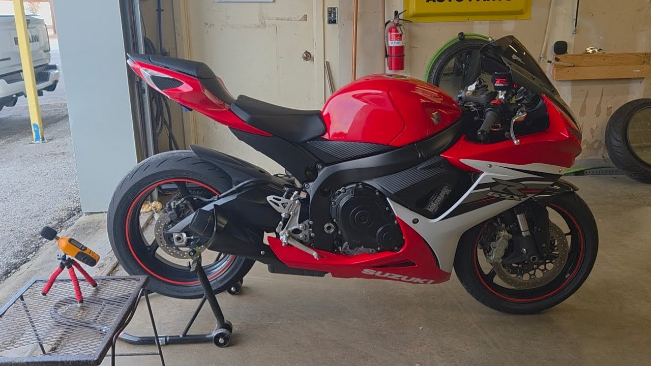 GSXR 600. Тест уровня шума выхлопной системы с насадкой-глушителем.