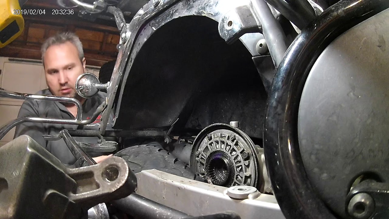 2010 Yamaha Royal Star Venture rear tire removal