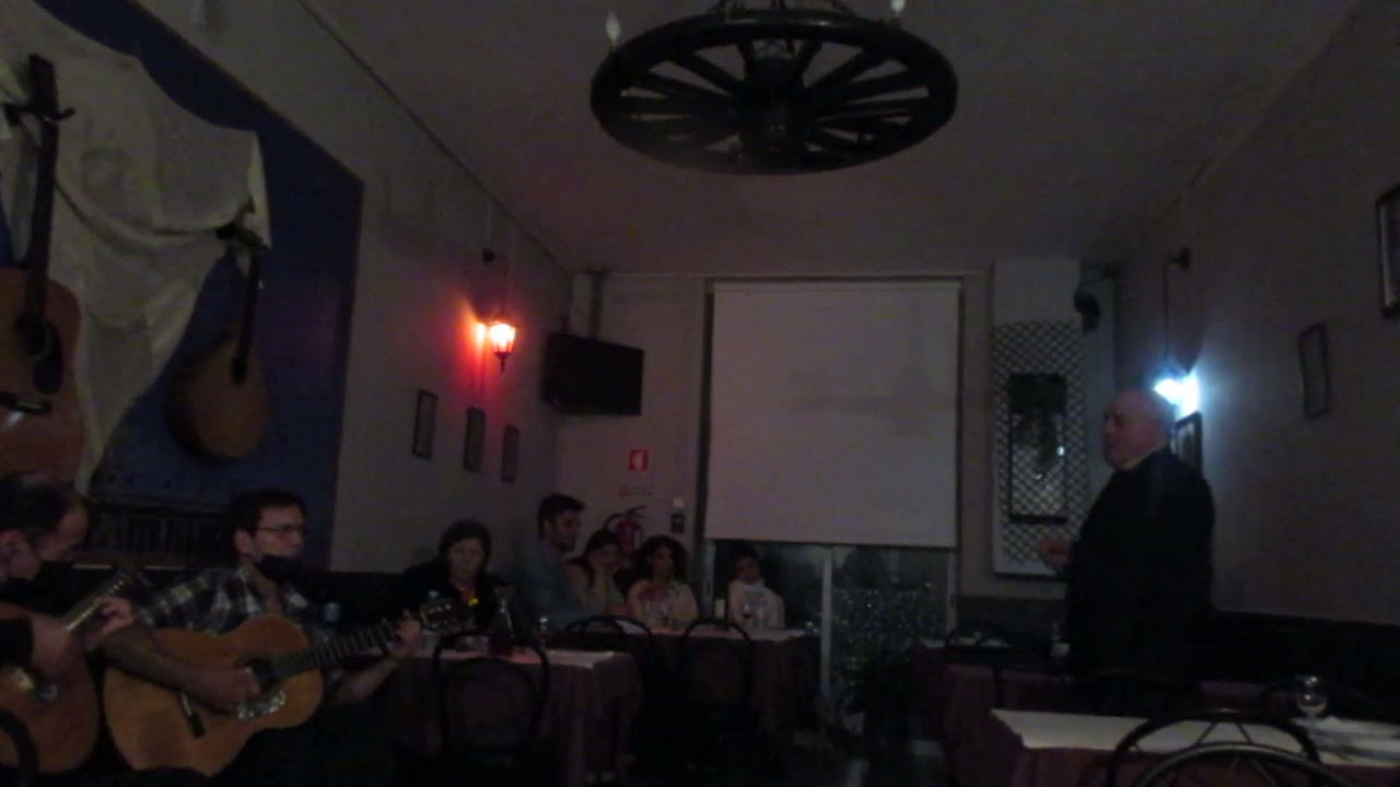 ADRIANO FERREIRA FADO   , PRESENTE EM  RESTAURANTE GUITARRA COZINHA  REGIONAL , PORTO,