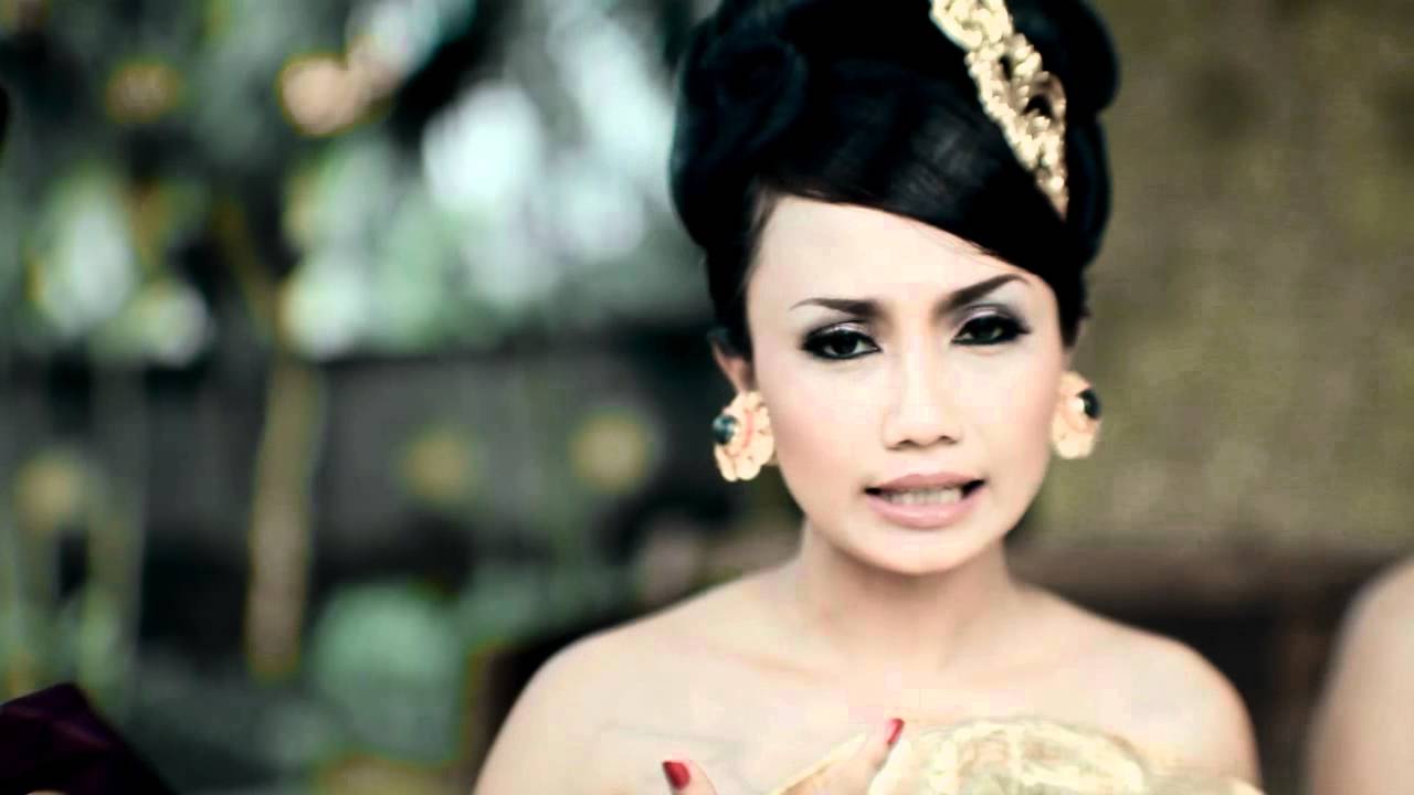 Layah Tanpa Tulang by Trio Kirani 2011