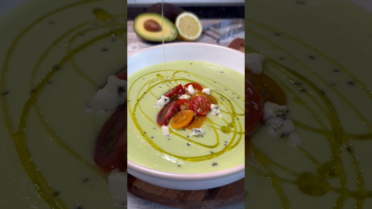 Salmorejo de aguacate 🥑🍵 &iexcl;Una crema fr&iacute;a, saludable y diferente! #recetas #youtubeshorts
