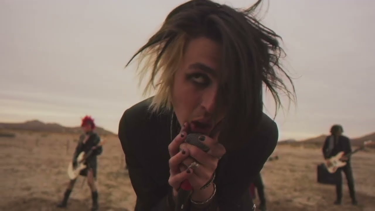 Fangbanger - Malice in Wonderland (Official Music Video)