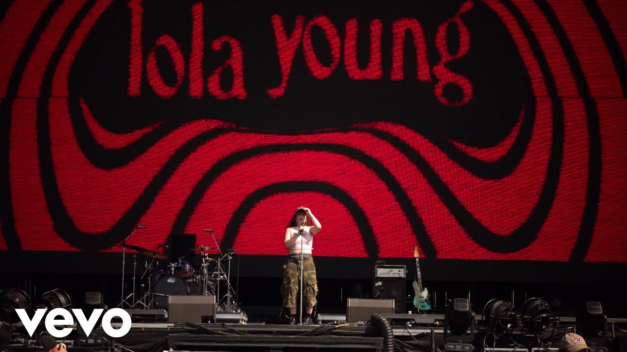 Lola Young - Messy (On The Road)