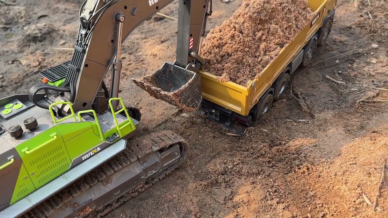 Realistic RC Construction Site! Huina 1593 Excavator Saved The Huina 1536 Dump Truck Teamwork (Ep.6)