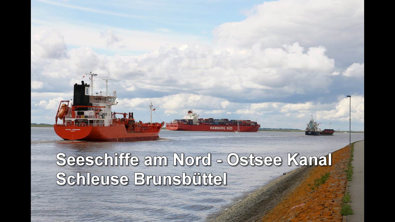Seeschiffe im Nord Ostsee Kanal - Schleuse Brunsb&uuml;ttel