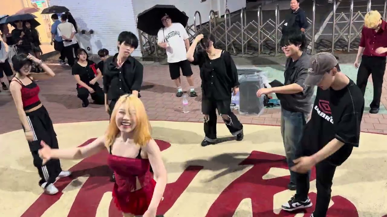 HONGDAE K-POP GROUP BUSKING (BEOUR CREW) - [Ateez] Inception, Answer, Halazia
