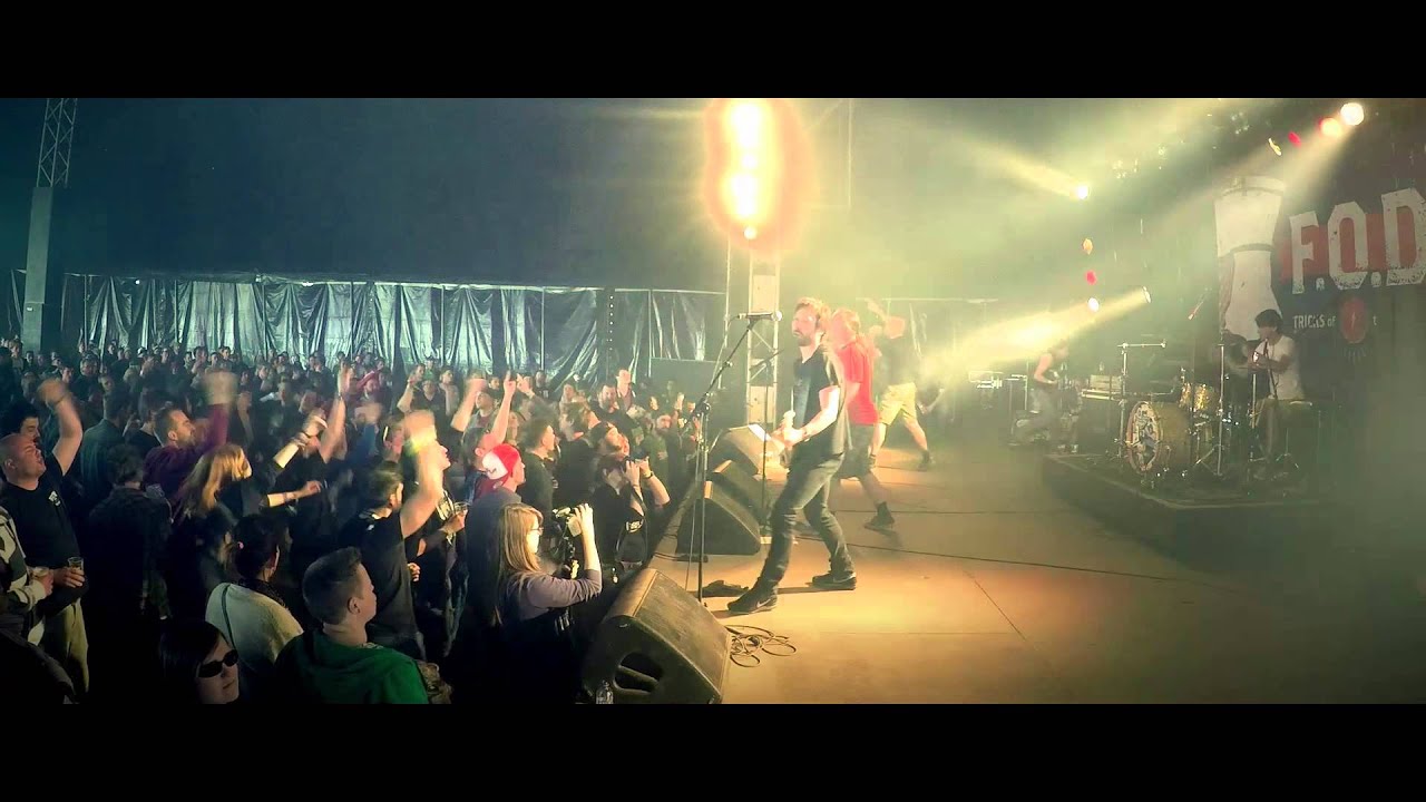 F.O.D. (live): 'Welcome to the show' at Groezrock 2015