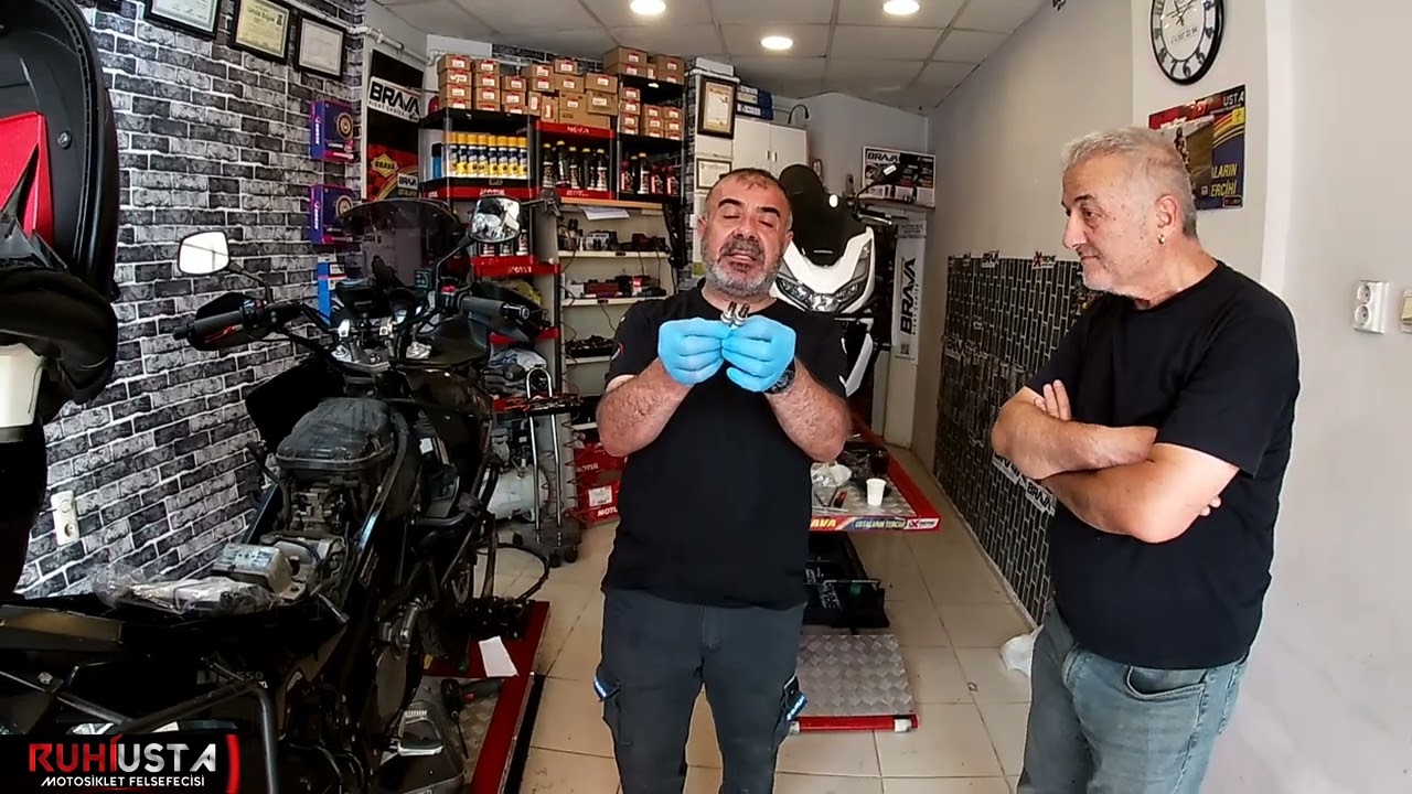 SUZUKI V-STROM DL 650/BUJİ VE HAVA FLİTRESİ DEGİSİMİ/USTA EĞİTİCİ FARKIYLA