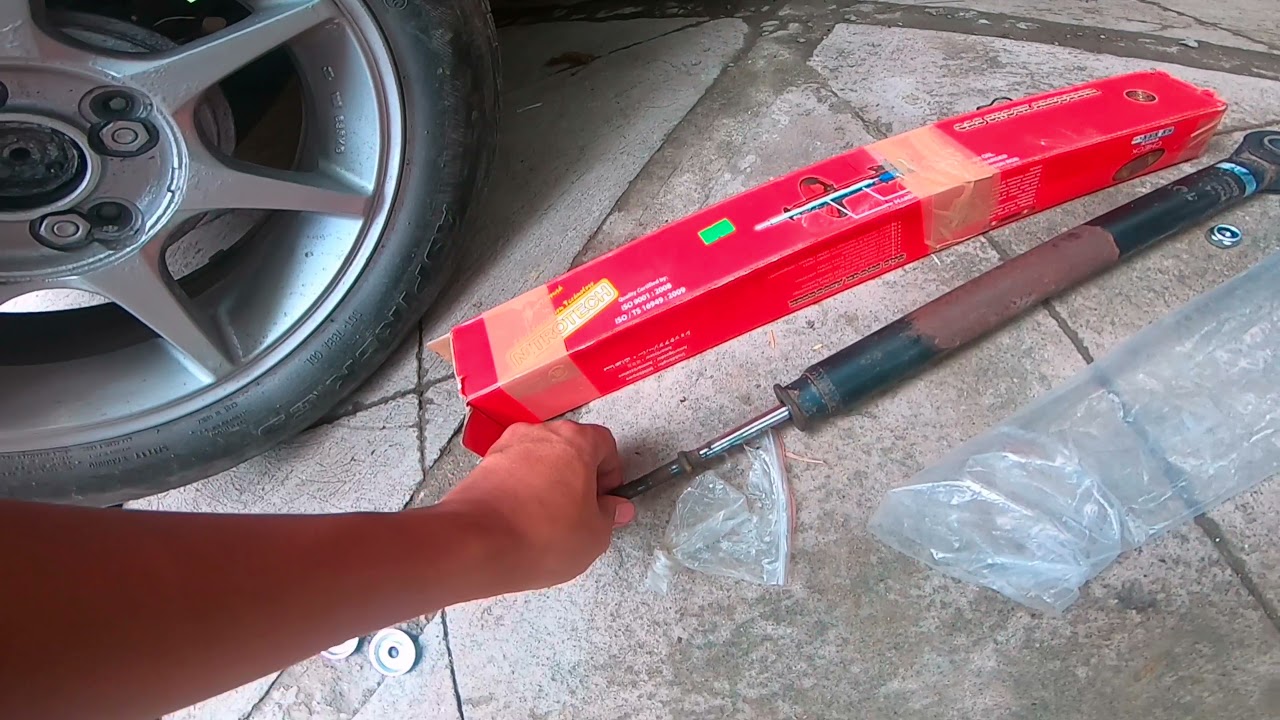 Toyota Echo / Toyota Vitz rear Shock Absorber installation / replacement.