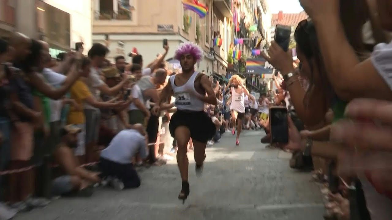 Corren en tacones para celebrar el orgullo gay en Madrid | AFP