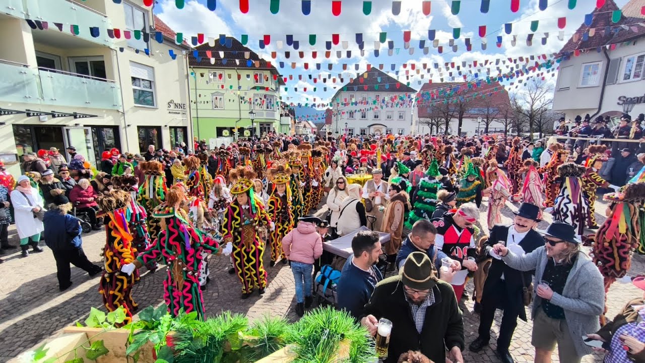 Fasnet-Dienstag 2024 in Schömberg / bunter Bolanes mit grandiosem Special der Stadtkapelle