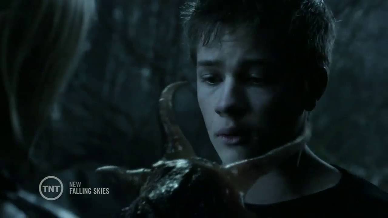 Falling Skies (The 2nd Mass - THIS IS WAR) (HD)