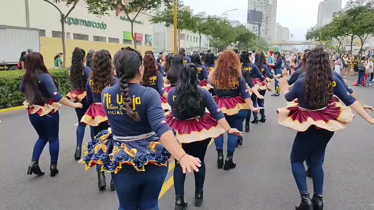 ¡MAGIA Y COLOR! 🎭 La Espectacular Danza de la Virgen de la CANDELARIA en Puno