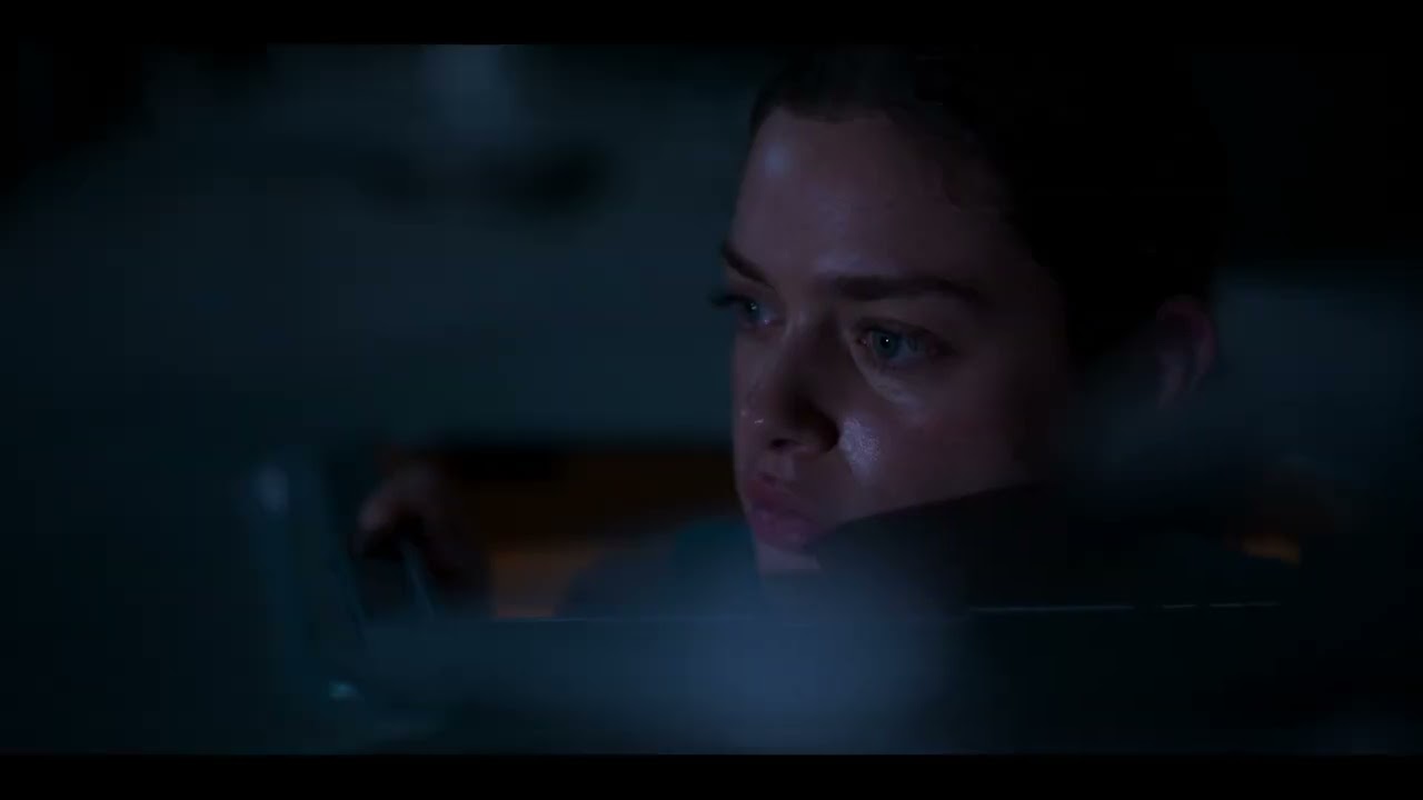 SUPERVIVIENTE - Tr&aacute;iler oficial espa&ntilde;ol