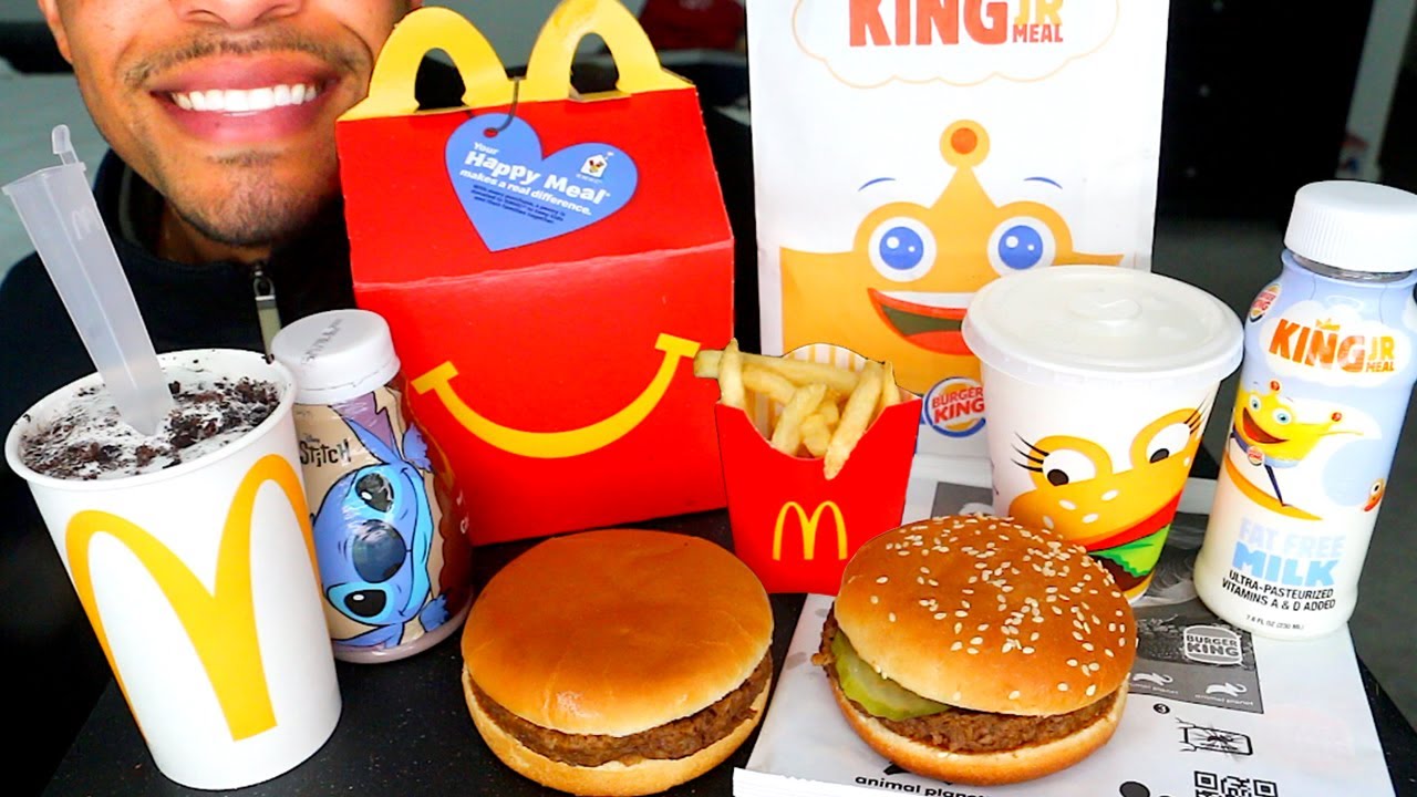 ASMR MCDONALD'S VS BURGER KING JR DZIECIĘCA BITWA HAPPY MEAL BATTLE RECENZJA DŹWIĘKI JEDZENIA ZAB...