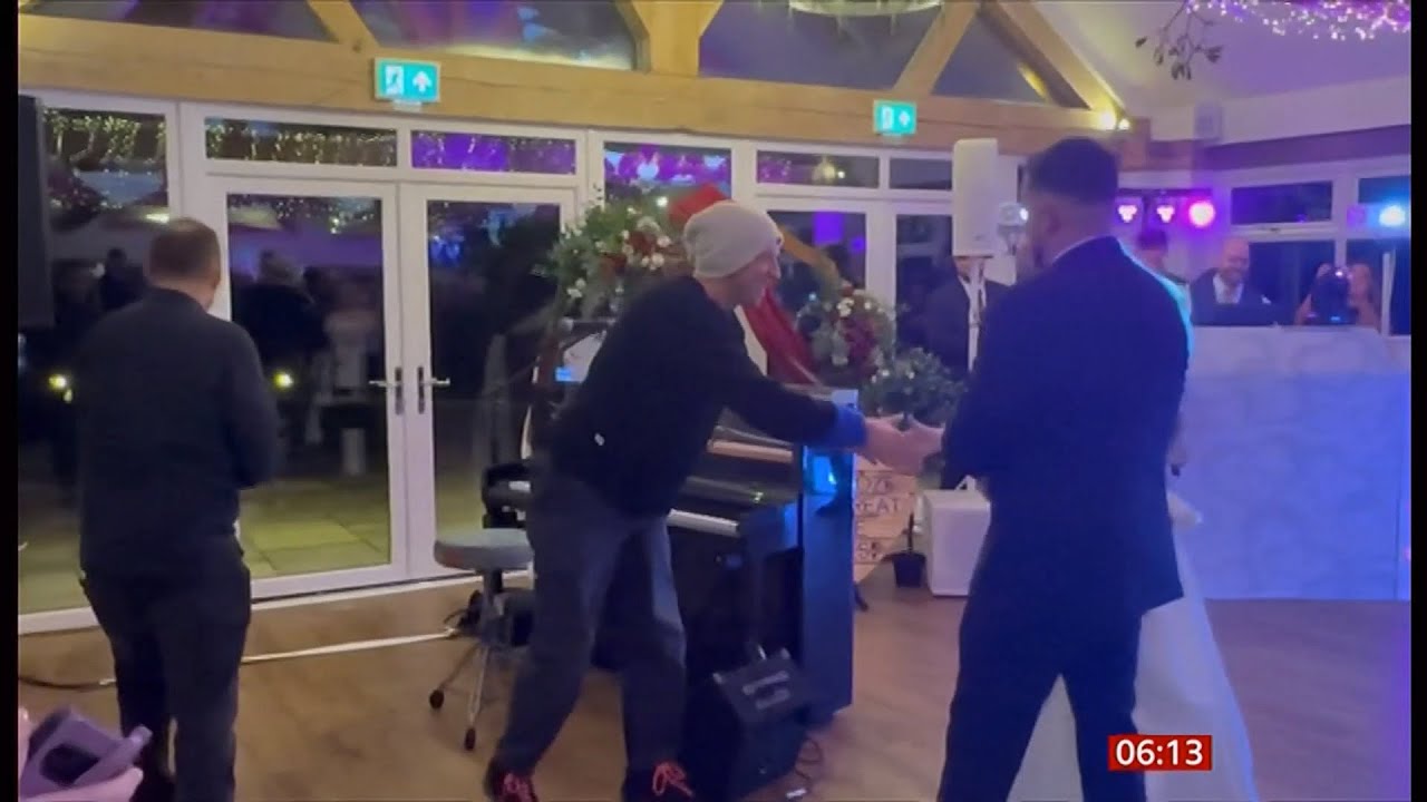 Chris Martin gives surprise wedding performance (UK) 16/Dec/2025
