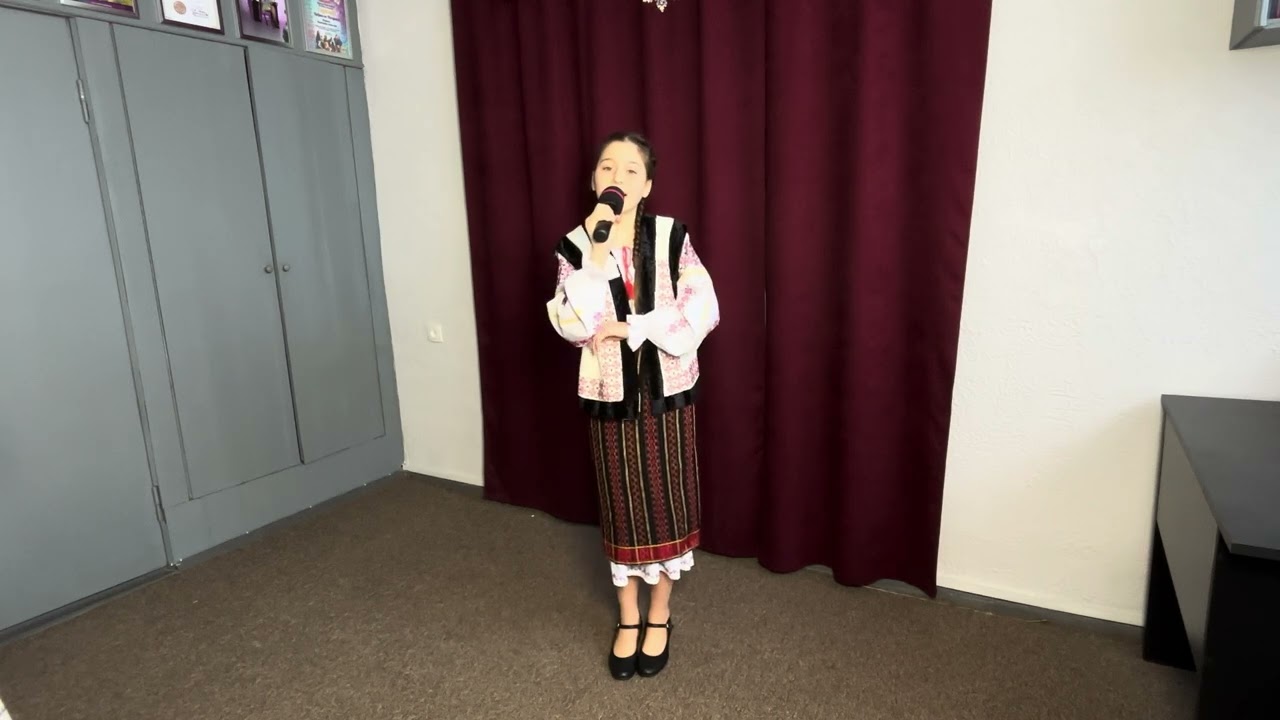 Olivia Nanii- “M-aș duce si eu la joc” de Mihaela Tabura 