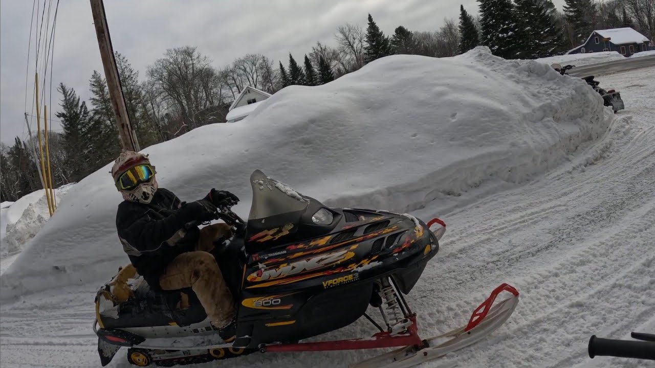 Ohio trails -running into a legend #polaris #snowmobile #skidoosnowmobile #skidoo #polarissnowmobile