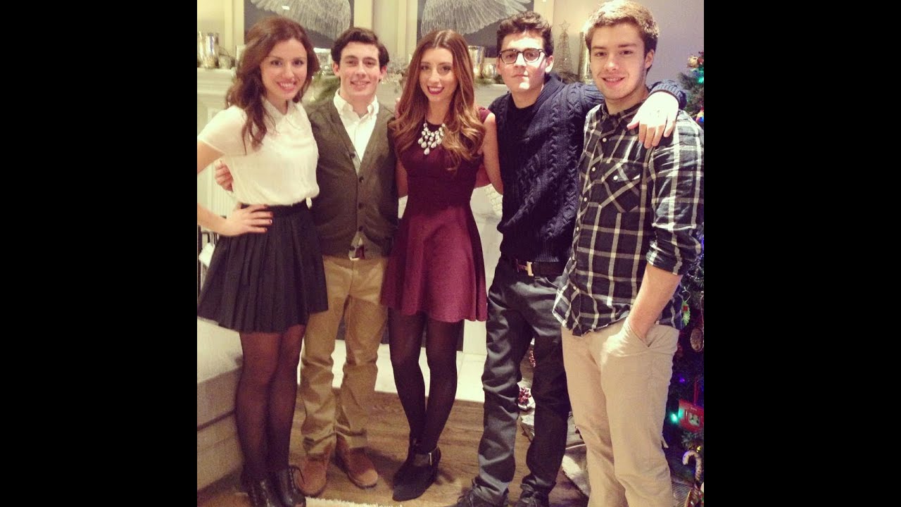Fashion Family: Christmas Outfits!