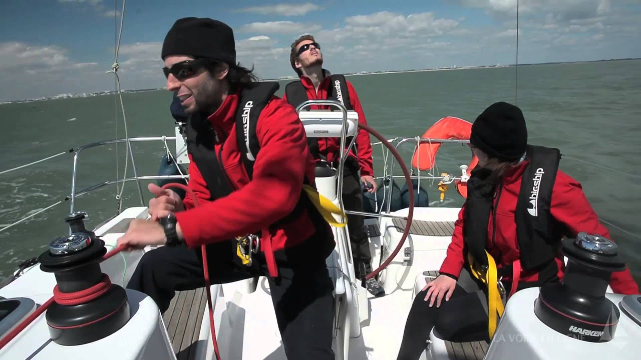 École de voile croisière - exercice d'homme à la mer
