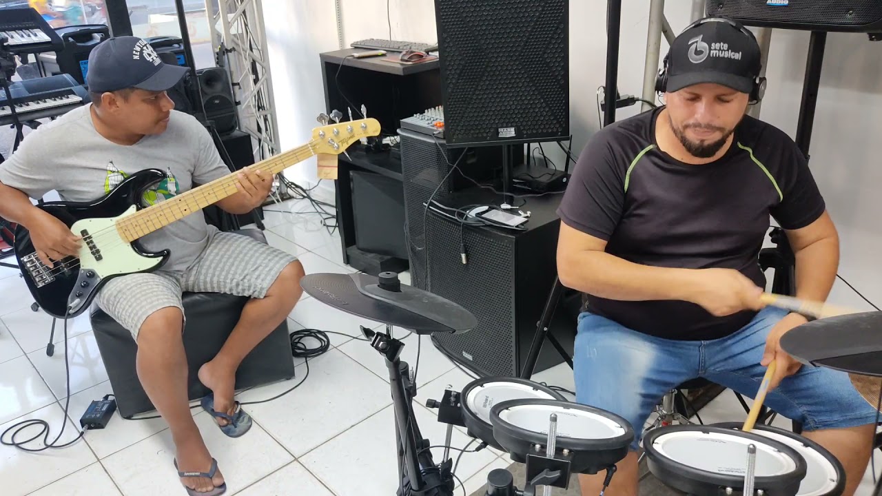 Se Mancol Companhia do Calypso ... bateria: Vanio Batera e baixo: Lerys... 
