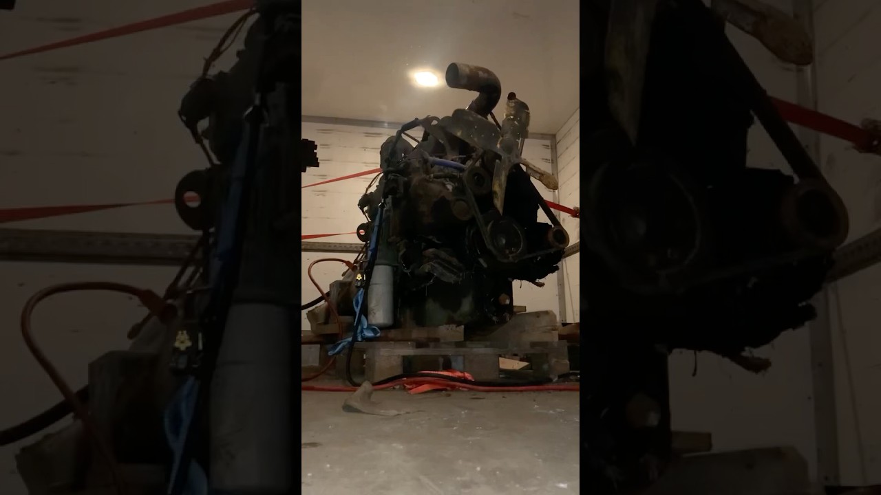 Volvo TD70 koneen koe-py&ouml;rittely&auml;  #maailmanlopunvehje #1975 #volvotrucks #machine #dieselpower