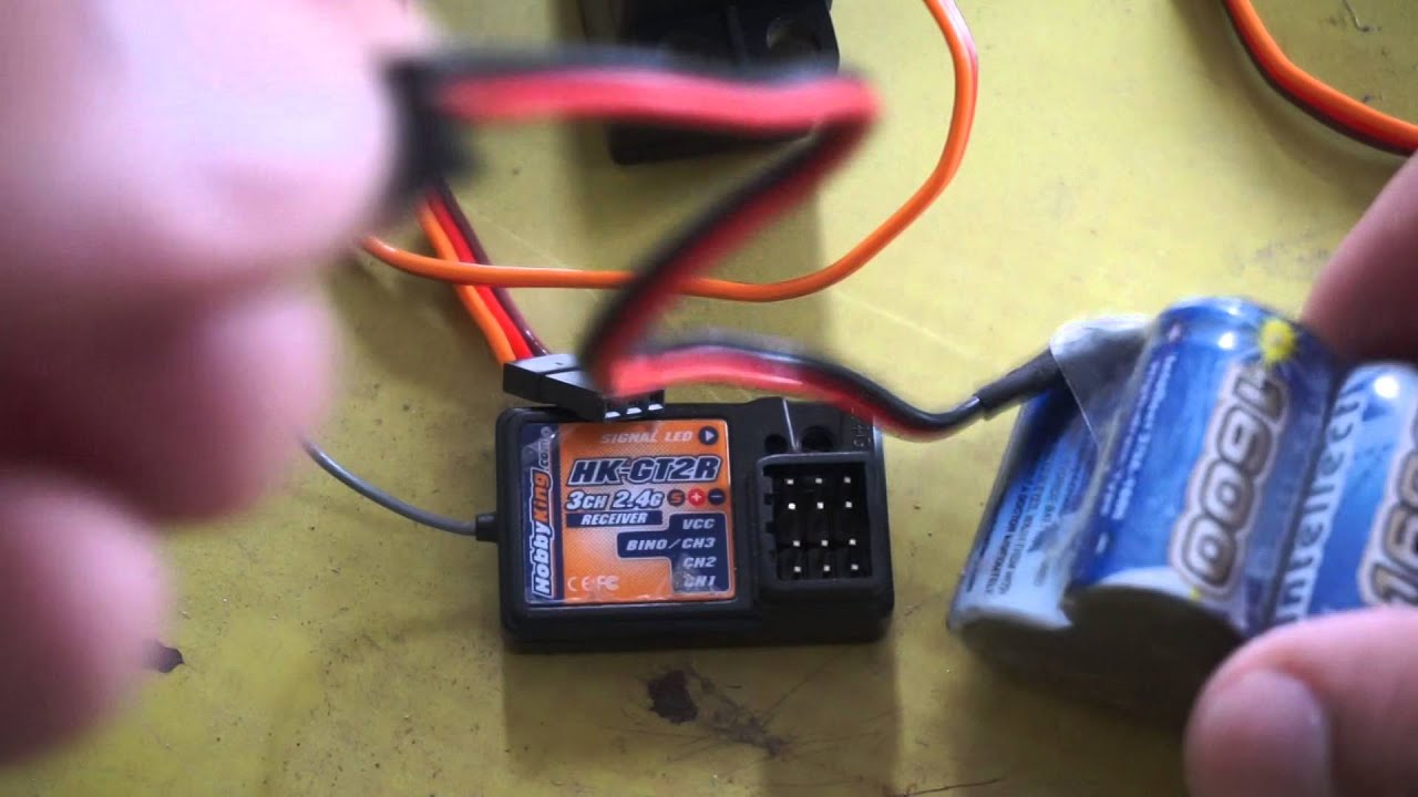 Como ligar o receptor de rádio em RC a combustão - vídeo 18
