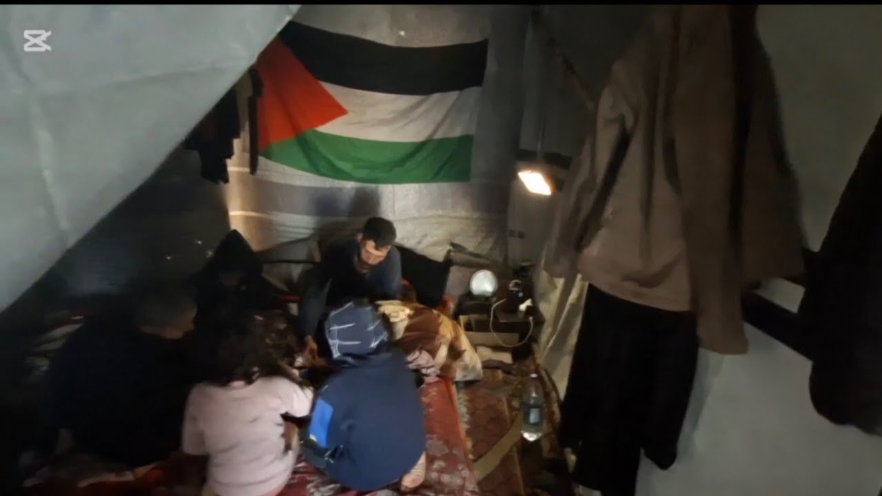  هيك⛺ نستقبل🌙✨ شهر رمضان في غزة هيك عشنا يومنا ⛺🇵🇸 نضحك لنقوى نحاول نكمّل عشان أولادنا هم المستقبل 