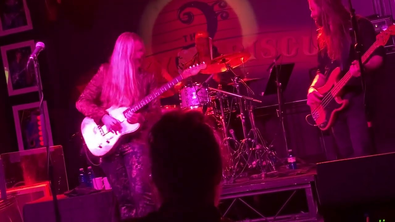Joanne Shaw Taylor live at the Funky Biscuit “Three Times Loser”