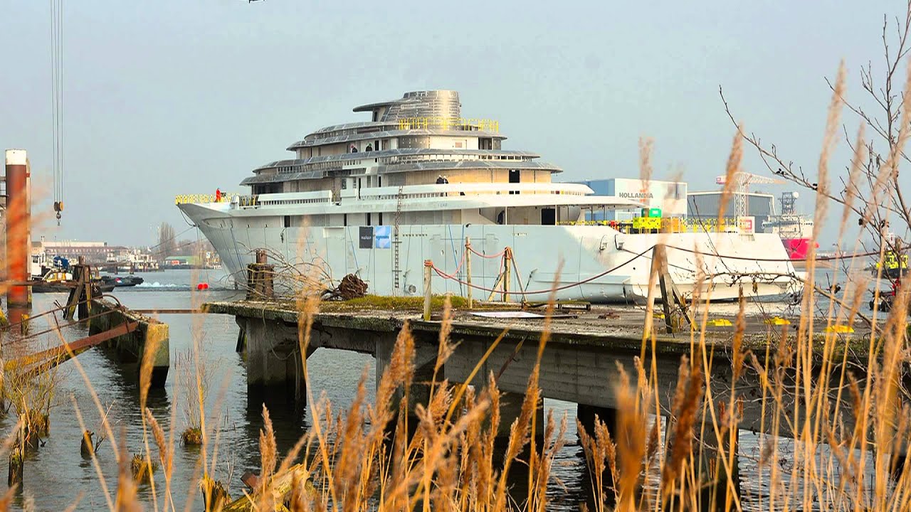 Grootste jacht ooit gebouwd loopt bij IJsselwerf van stapel