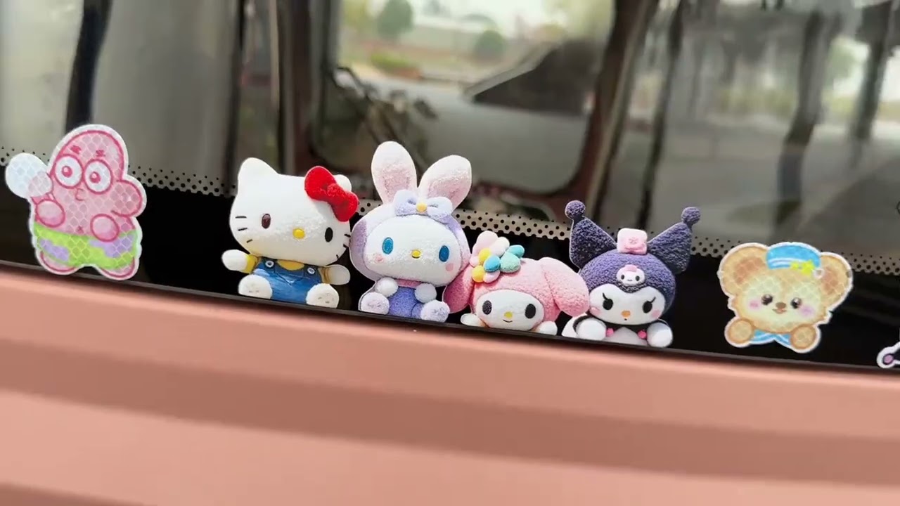 小車貼了三麗鷗立體貼紙，特逼真，像個小娃娃趴在車窗上，可愛得很。 #接送孩子上下學#車載好物#好物推薦#貼紙 #三輪車