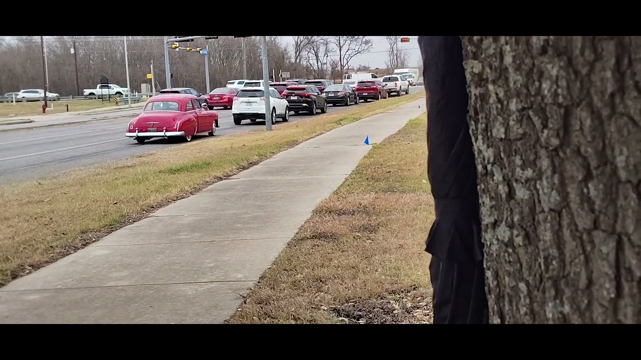 Finally, I get a clear shot of the antique automobile #pflugerville #antiquecars 
