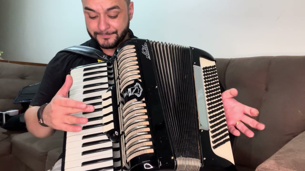 (Vendido) Acordeon Noble Italiana / By Guerrini