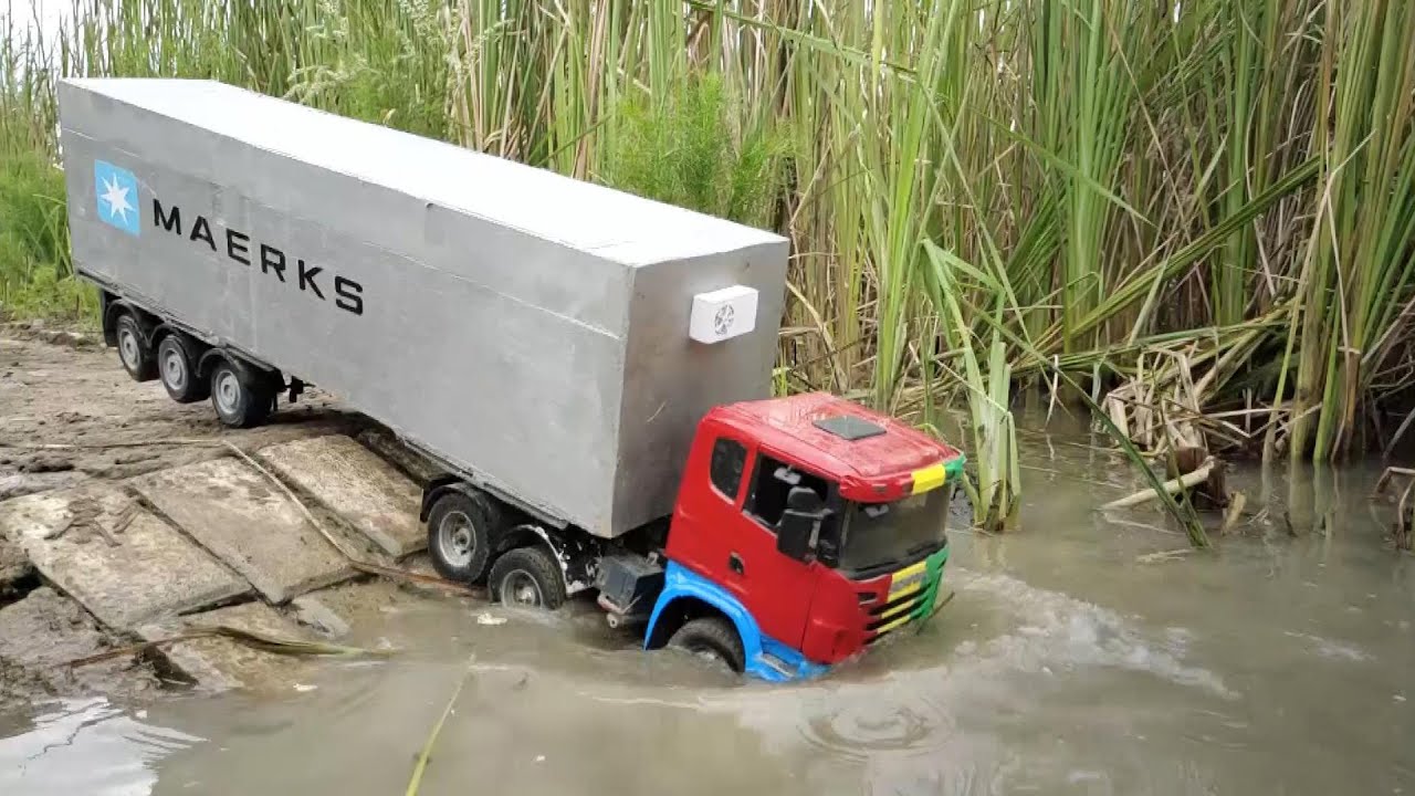 MOBIL TRUK KONTAINER PANJANG MELEWATI SUNGAI - MINIATUR RC DUMP TRUCK, MOBIL OLENG MUATAN PASIR