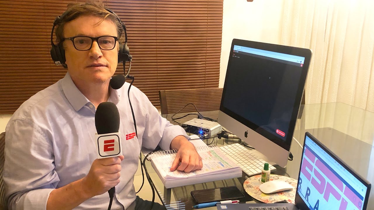 COMO É NARRAR UM JOGO DE FUTEBOL DE CASA NESSE MOMENTO DE PANDEMIA