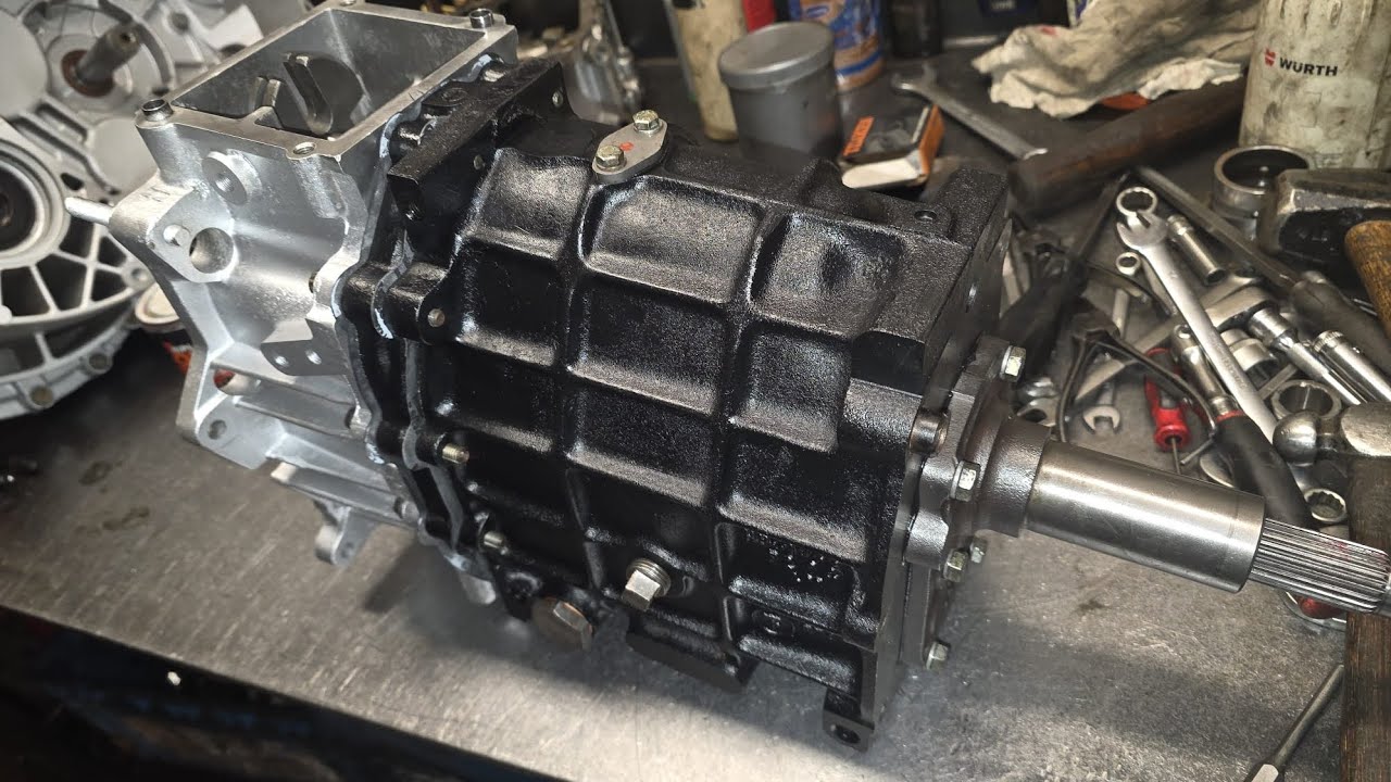 LT77 gearbox rebuild. Upgraded bearings, oil pump and a lick of paint.vv3