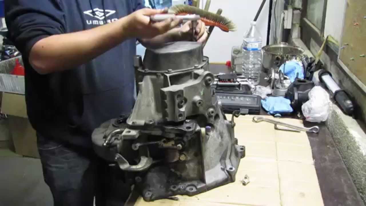 Peugeot 207 - BE4 Gearbox Overhaul (Part 1)