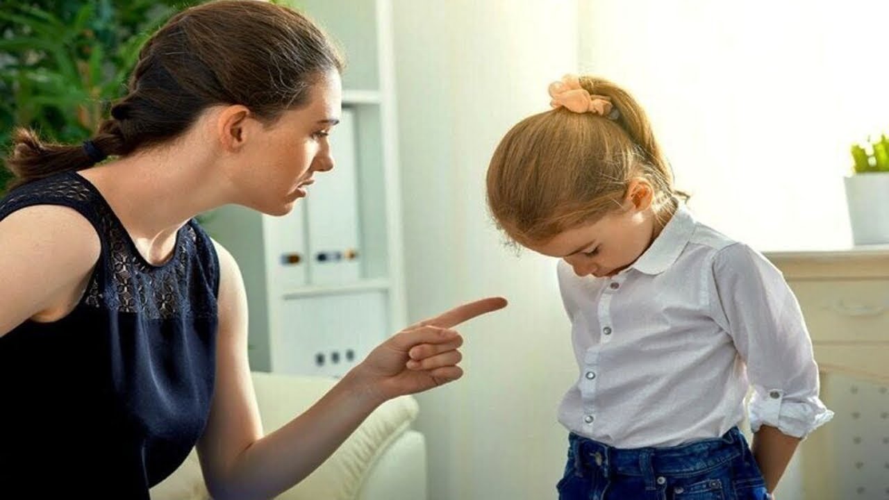 LES PARENTS AIMAIENT BEAUCOUP L'UNE DES DEUX FILLES, ET D&Eacute;TESTAIENT L'AUTRE. MAIS PLUS TARD ...