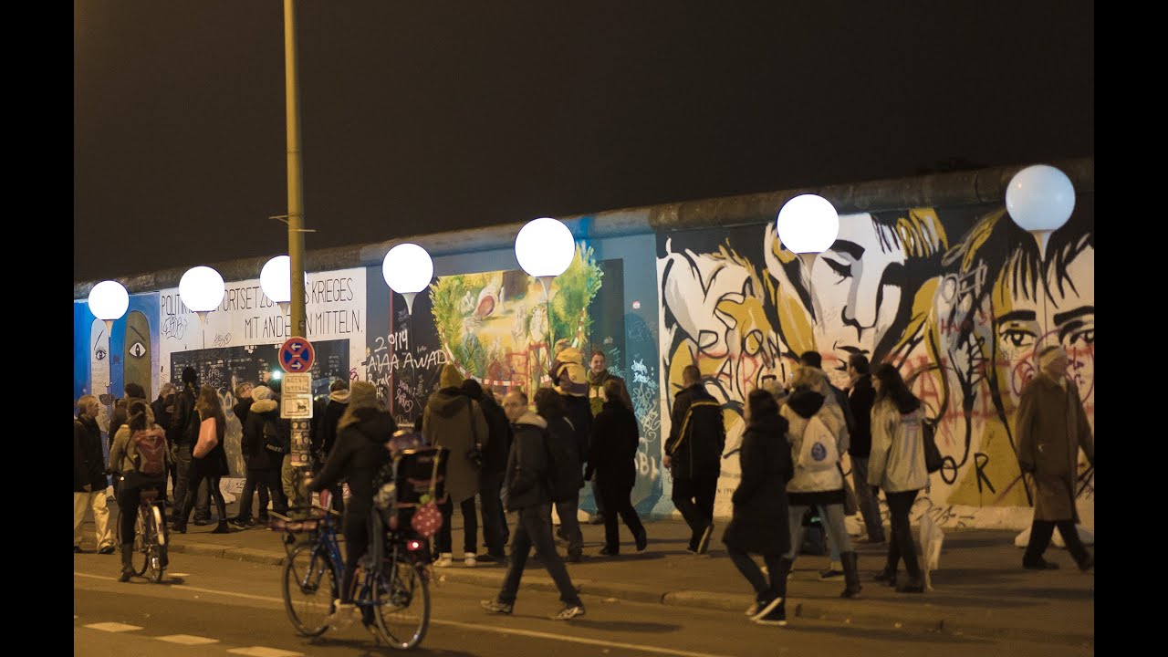 25 Jahre Mauerfall Berlin   9 November 2014 Überblick Spektakuläre Lichtinstallation