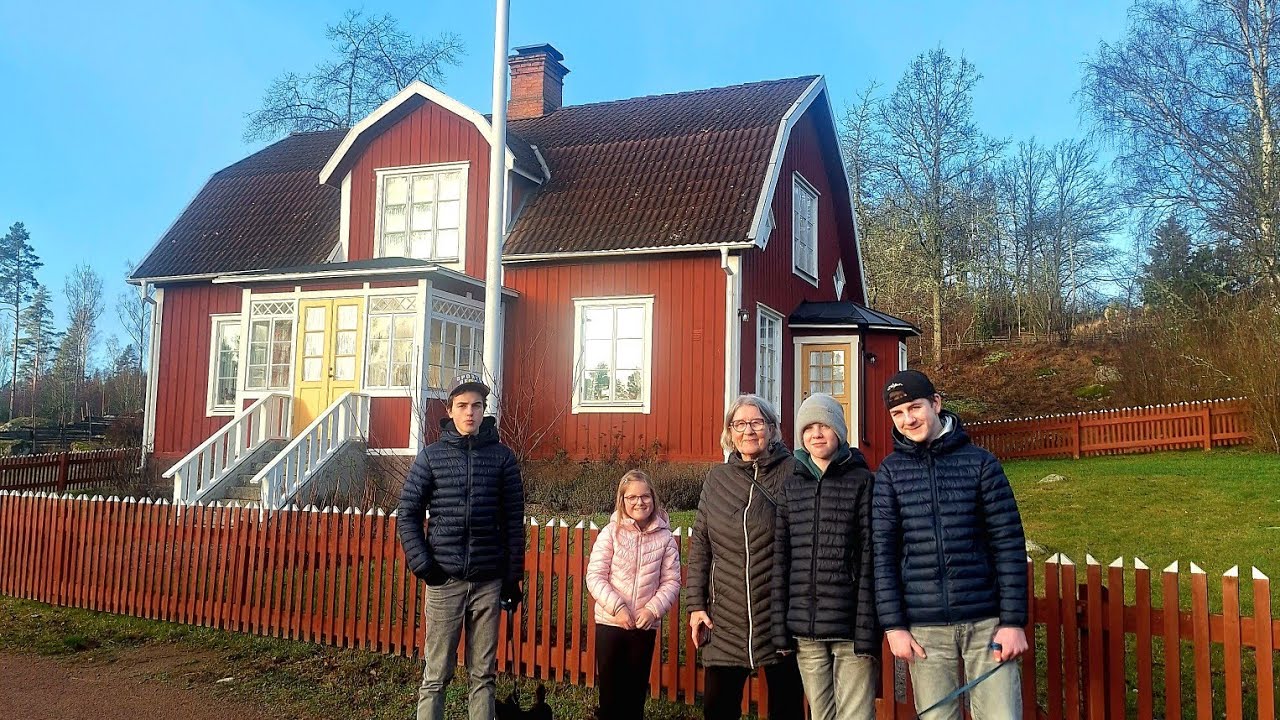 På besök i Katthult med mormor