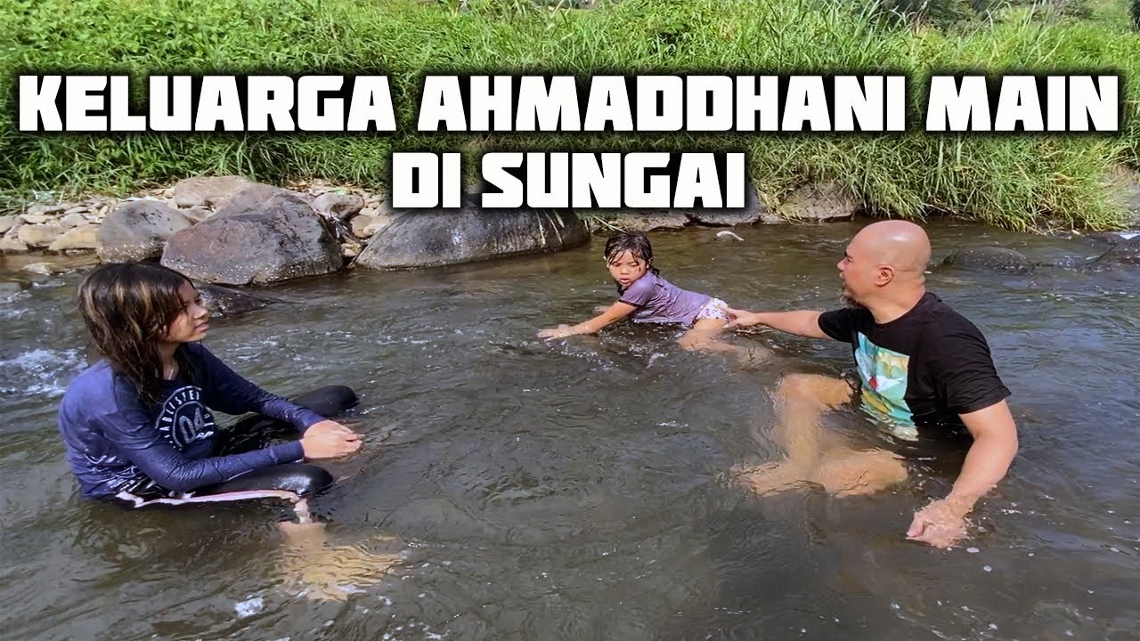 Keluarga AhmadDhani main di Sungai