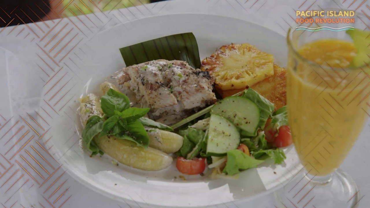 Team Samoa's Jeremiah and Antonia (Childhood Friends) &ndash; Hamo grill fish with green bananas and salad